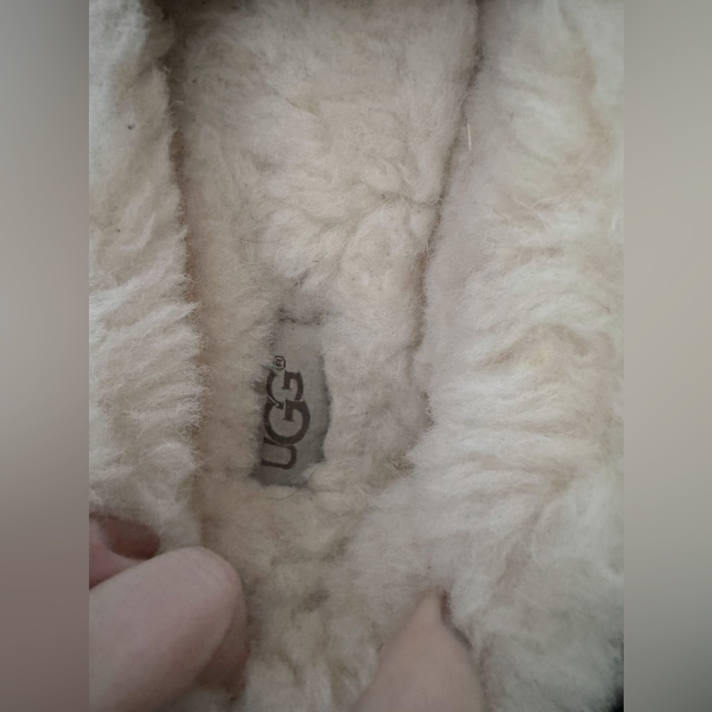 UGG moccasins - Picture 3 of 4